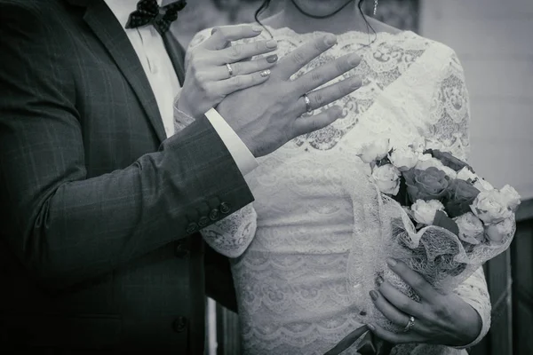 Casamento, caminhada, noivo e noiva — Fotografia de Stock