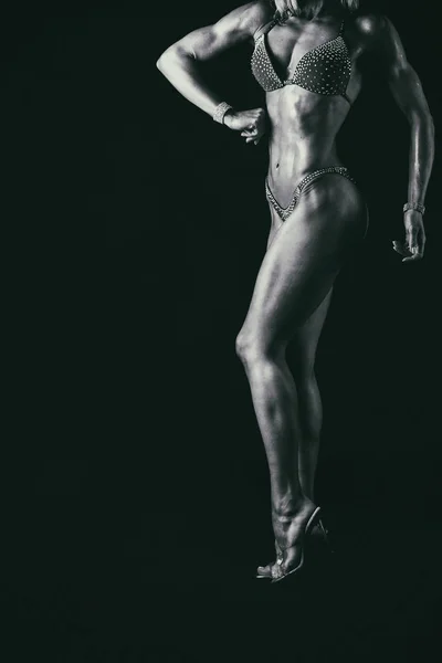 Belo exercício, mulher muscular — Fotografia de Stock