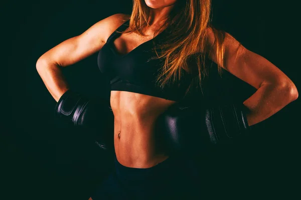 Sexig tjej i boxning handskar — Stockfoto
