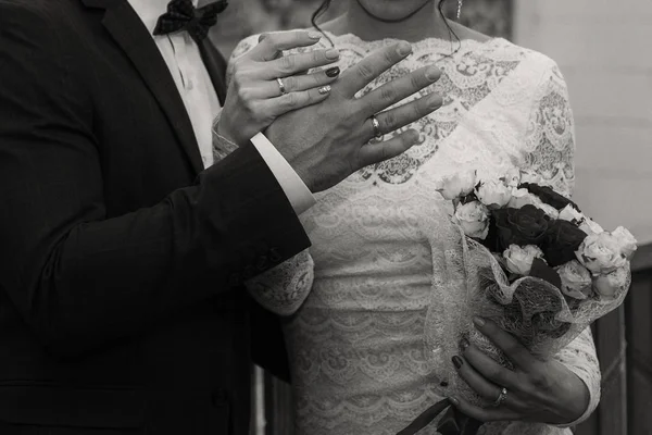 Hochzeit, Spaziergang, Bräutigam und Braut — Stockfoto