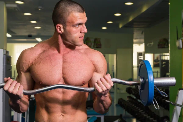 Eğitimli bir adam bir fitness Club