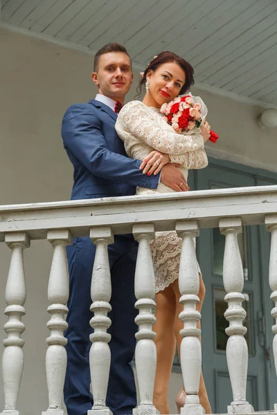 Hochzeit, Spaziergang, Bräutigam und Braut — Stockfoto