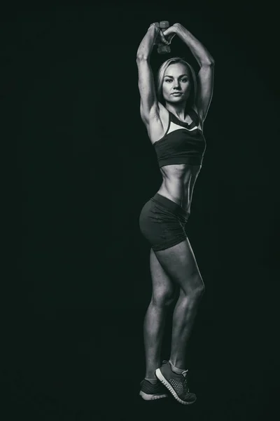 Fitness femme sur noir — Photo