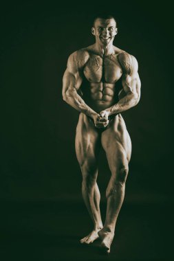 Güçlü bir adam silüeti