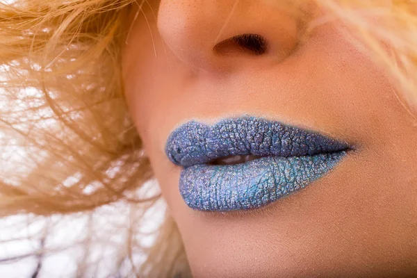 Belles lèvres de maquillage bleu — Photo