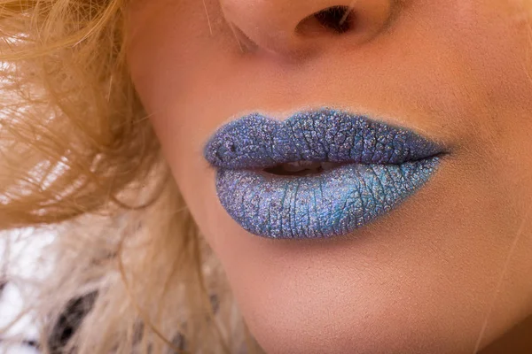 Hermosos labios azules maquillaje —  Fotos de Stock