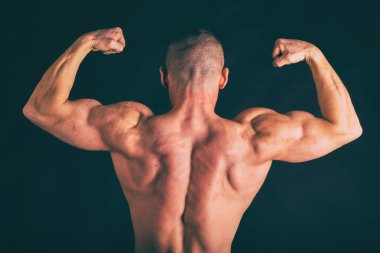 Onların kas gösteren farklı poz poz vücut geliştirmeci