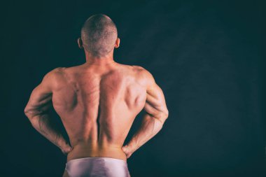 Onların kas gösteren farklı poz poz vücut geliştirmeci