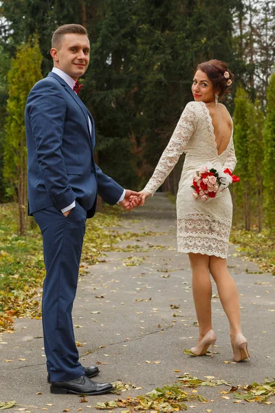 Hochzeit im Park — Stockfoto