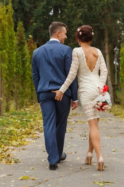 Casamento no parque — Fotografia de Stock