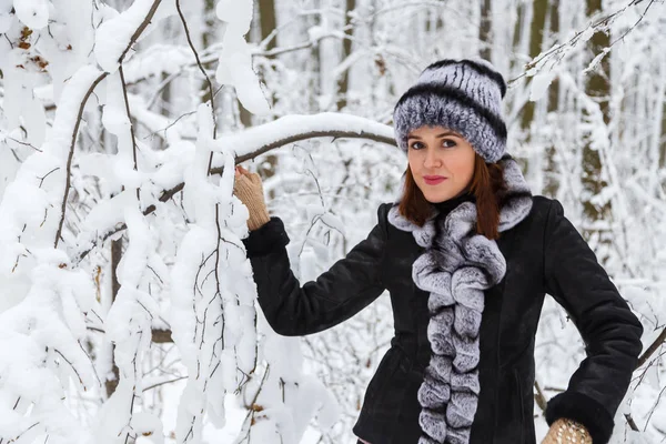 Retrato de inverno de uma menina — Fotografia de Stock