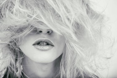 Yaratıcı makyaj ve saç