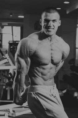 Adam ağırlık vasıl belgili tanımlık jimnastik salonu ile nişanlandı