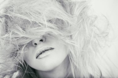 Yaratıcı makyaj ve saç