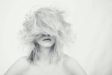 Yaratıcı makyaj ve saç