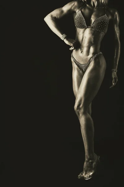 Beau corps féminin en vêtements d'entraînement — Photo