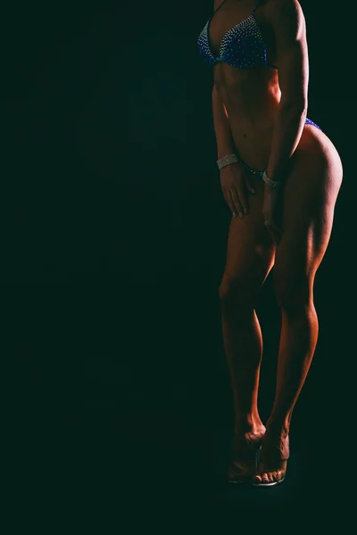 아름 다운 근육 여성의 몸 — 스톡 사진