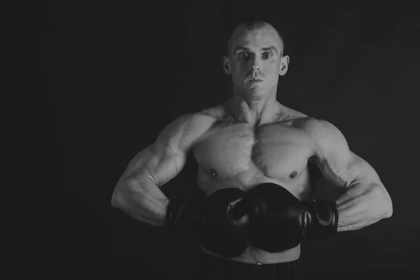 Man with dumbbells on a black and white photo. — Stock Photo, Image