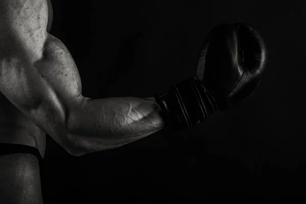 Het lichaam is gespierd bodybuilder — Stockfoto