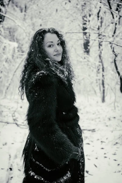 Retrato de inverno de uma menina — Fotografia de Stock