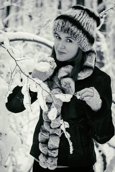 Retrato de inverno de uma menina — Fotografia de Stock