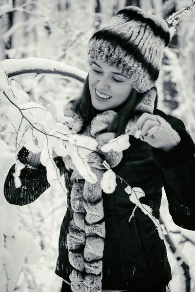 Retrato de invierno de una niña — Foto de Stock