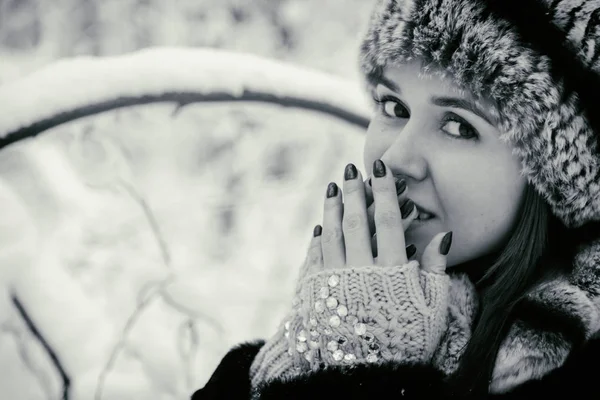 Retrato de inverno de uma menina — Fotografia de Stock