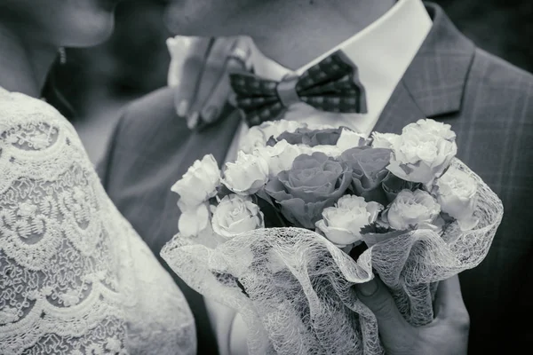 Casamento, caminhada, noivo e noiva — Fotografia de Stock