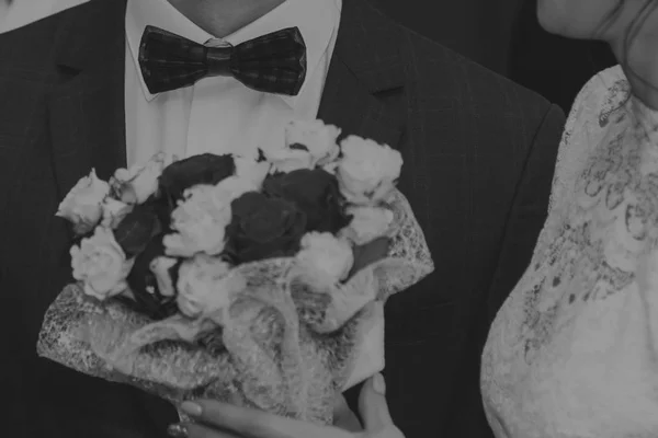 Wedding ceremony on a black and white photo. — Stock Photo, Image