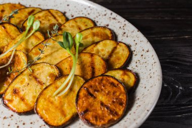 Patates ızgara, lezzetli yemek.