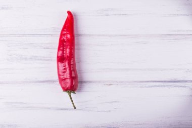 ahşap zemin üzerine biber