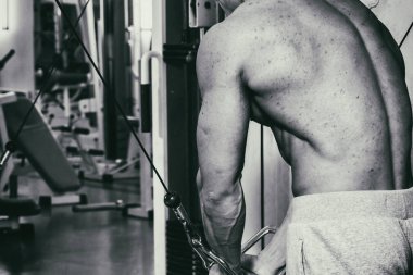 Eğitimli bir adam bir fitness Club