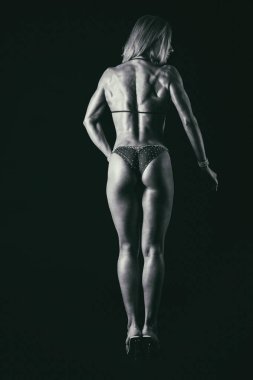 Siyah kadın vücut geliştirmeci