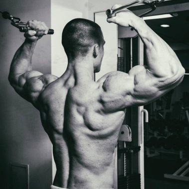 Eğitimli bir adam bir fitness Club