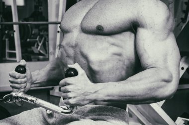 Eğitimli bir adam bir fitness Club
