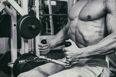 Eğitimli bir adam bir fitness Club