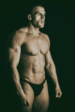 Yakışıklı güç atletik erkek