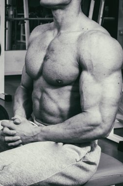 Eğitimli bir adam bir fitness Club