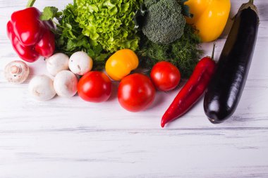 Sebze siyah ahşap zemin