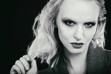 Zarif sarışın güzellik closeup moda fotoğraf