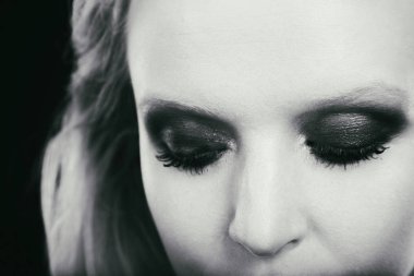 Zarif sarışın güzellik closeup moda fotoğraf