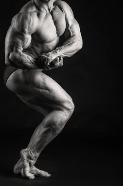 vücut geliştirmeci bir siyah beyaz fotoğraf.