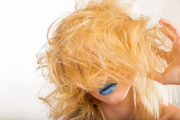 Eleganckie Piękna Blondynka zbliżenie Zdjęcie moda — Zdjęcie stockowe