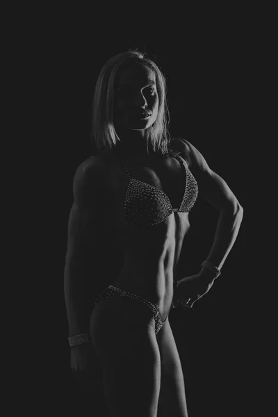 Sollievo, fitness girl muscolare — Foto Stock