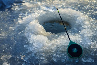 Buzda balık. Balık tutma kış
