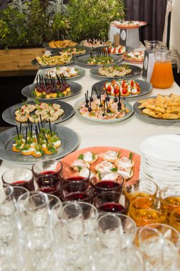 açık büfe yemekler, lezzetli yemekler masa.