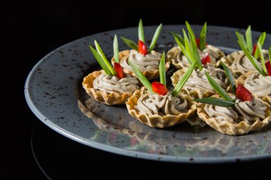 Yapıştır büfe yemekleri ile kanepeler