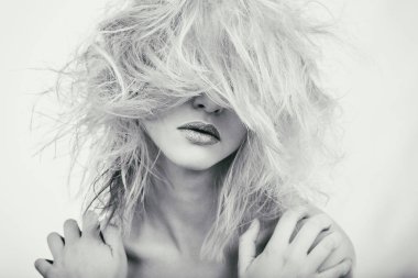 Yaratıcı makyaj ve saç