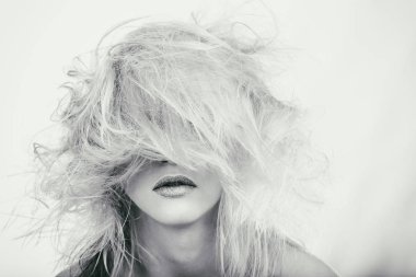 Yaratıcı makyaj ve saç