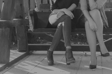 bir kafede şampanya içmek kadın